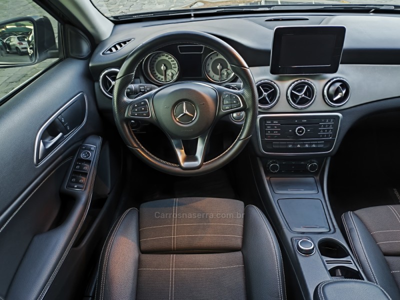 GLA 200 1.6 CGI STYLE 16V TURBO FLEX 4P AUTOMÁTICO - 2017 - FARROUPILHA