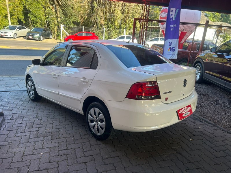 VOYAGE 1.0 MI CITY 8V FLEX 4P MANUAL - 2011 - TRêS COROAS
