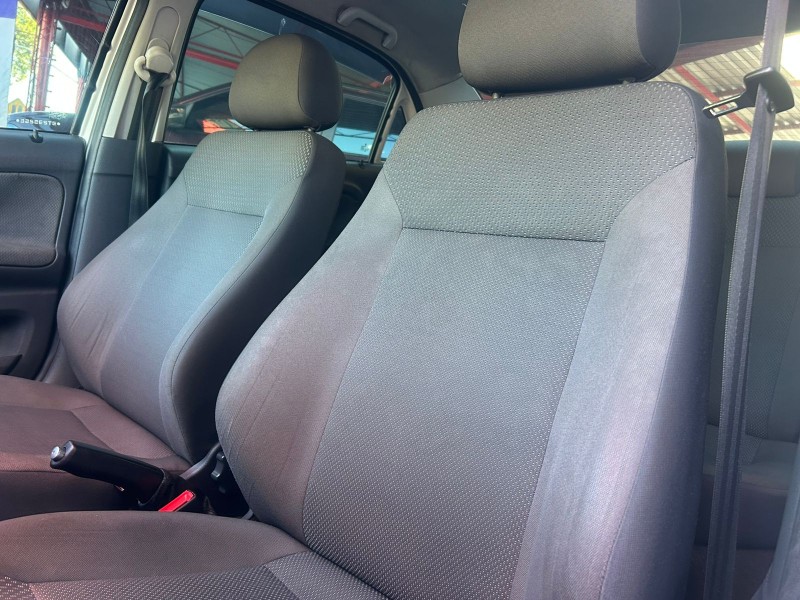 VOYAGE 1.0 MI CITY 8V FLEX 4P MANUAL - 2011 - TRêS COROAS
