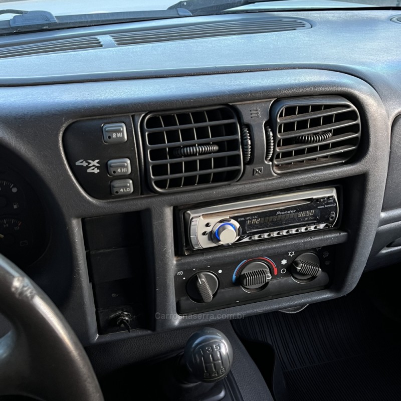 S10 2.8 STD 4X4 CD 12V TURBO INTERCOOLER DIESEL 4P MANUAL - 2002 - VACARIA
