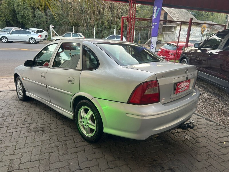 VECTRA 2.0 MPFI EXPRESSION 8V GASOLINA 4P MANUAL - 2002 - TRêS COROAS