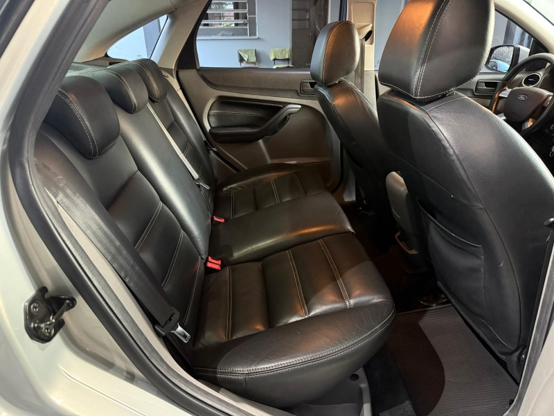 FOCUS 2.0 GLX SEDAN 16V FLEX 4P AUTOMÁTICO - 2011 - FARROUPILHA