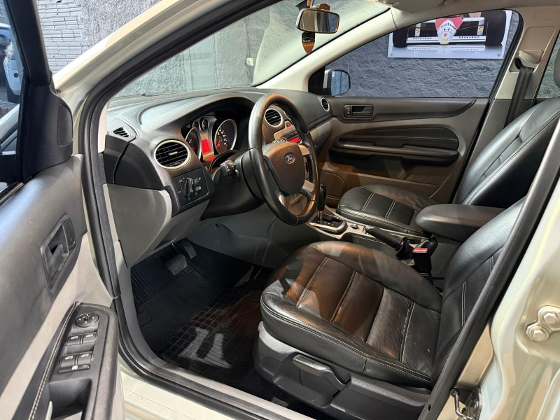 FOCUS 2.0 GLX SEDAN 16V FLEX 4P AUTOMÁTICO - 2011 - FARROUPILHA