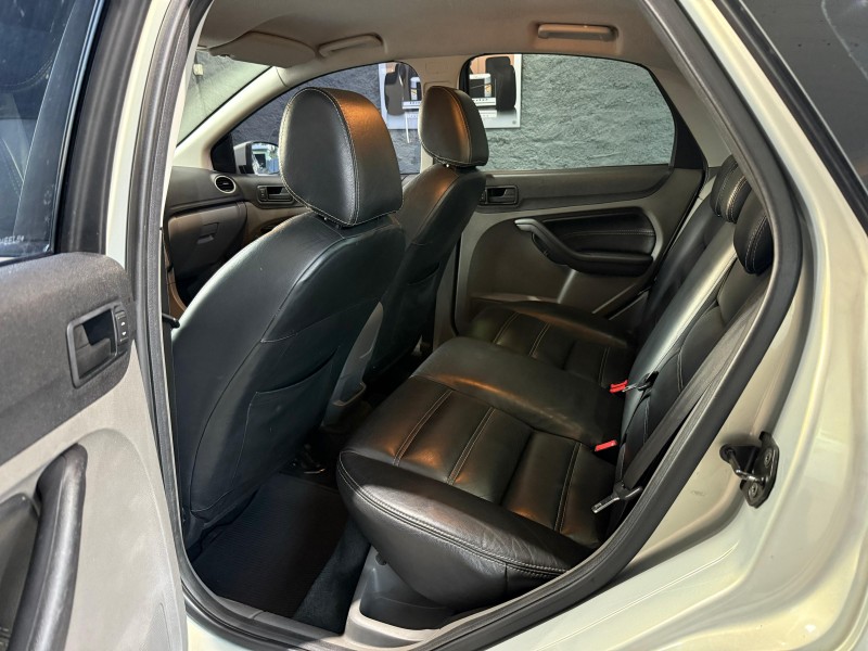 FOCUS 2.0 GLX SEDAN 16V FLEX 4P AUTOMÁTICO - 2011 - FARROUPILHA