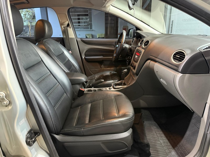 FOCUS 2.0 GLX SEDAN 16V FLEX 4P AUTOMÁTICO - 2011 - FARROUPILHA