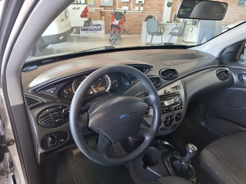 FOCUS 1.6 GLX SEDAN 8V FLEX 4P MANUAL - 2009 - FARROUPILHA