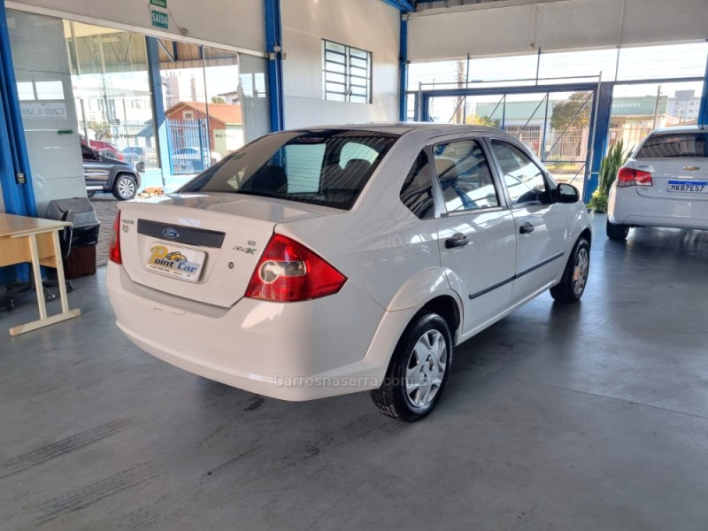 FIESTA 1.6 MPI SEDAN 8V FLEX 4P MANUAL - 2005 - VACARIA