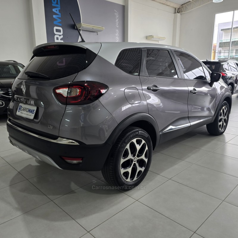 CAPTUR 1.3 INTENSE TURBO 16V FLEX 5P AUTOMÁTICO - 2022 - SANTA CRUZ DO SUL