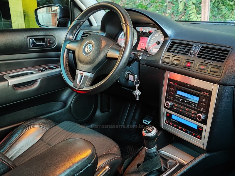GOLF 1.6 MI SPORTLINE 8V FLEX 4P MANUAL - 2013 - FARROUPILHA