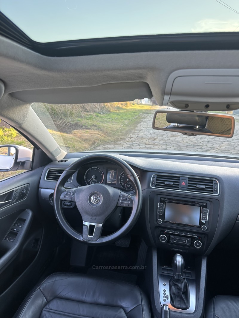 JETTA 2.0 TSI HIGHLINE 200CV GASOLINA 4P TIPTRONIC - 2012 - BENTO GONçALVES