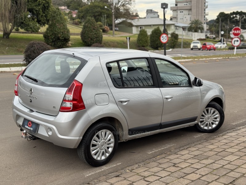 SANDERO 1.6 PRIVILÉGE 8V FLEX 4P MANUAL - 2013 - NOVA PRATA
