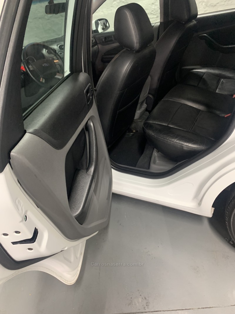 FOCUS 1.6 SE 16V FLEX 4P MANUAL - 2011 - FARROUPILHA