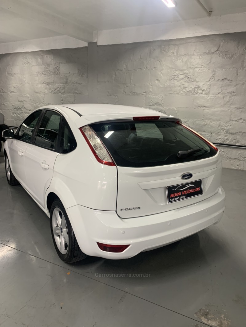 FOCUS 1.6 SE 16V FLEX 4P MANUAL - 2011 - FARROUPILHA