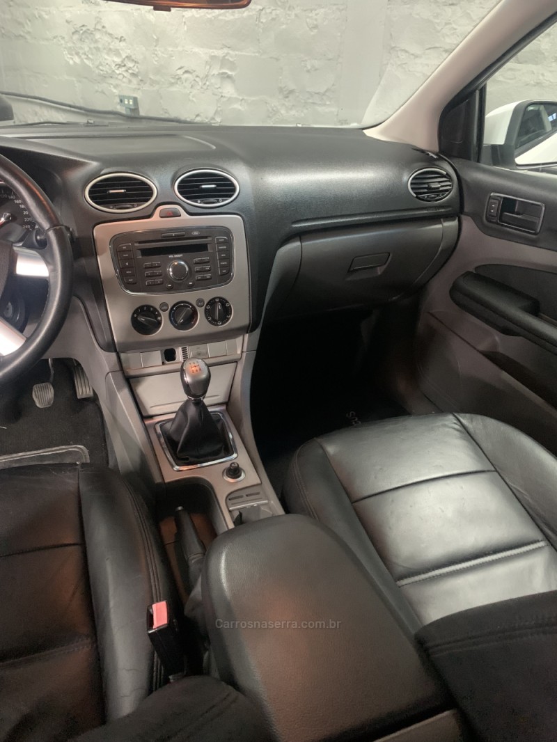 FOCUS 1.6 SE 16V FLEX 4P MANUAL - 2011 - FARROUPILHA