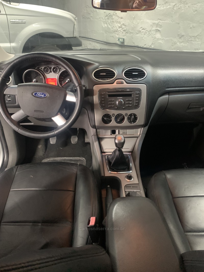 FOCUS 1.6 SE 16V FLEX 4P MANUAL - 2011 - FARROUPILHA