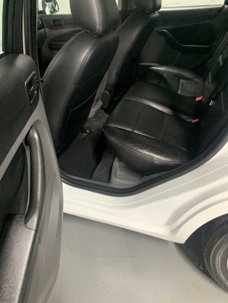 FOCUS 1.6 SE 16V FLEX 4P MANUAL - 2011 - FARROUPILHA