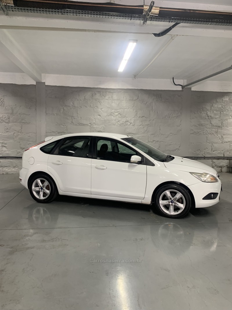 FOCUS 1.6 SE 16V FLEX 4P MANUAL - 2011 - FARROUPILHA
