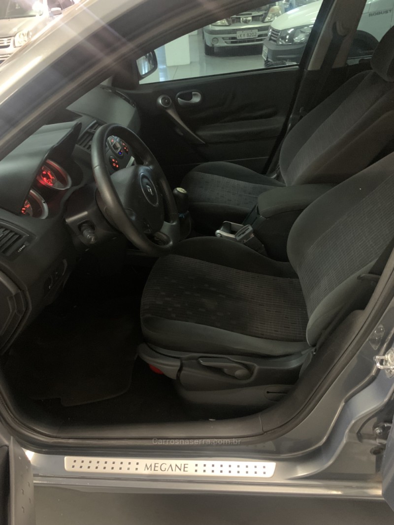MÉGANE 1.6 DYNAMIQUE GRAND TOUR 16V FLEX 4P MANUAL - 2012 - FARROUPILHA