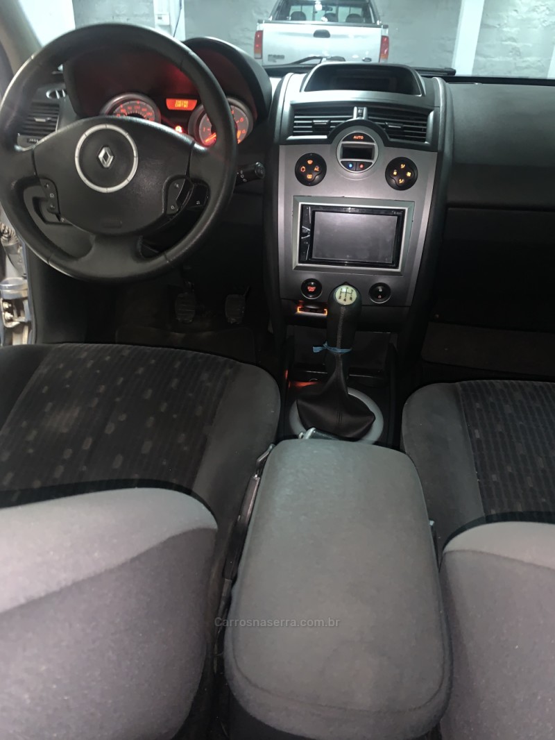 MÉGANE 1.6 DYNAMIQUE GRAND TOUR 16V FLEX 4P MANUAL - 2012 - FARROUPILHA