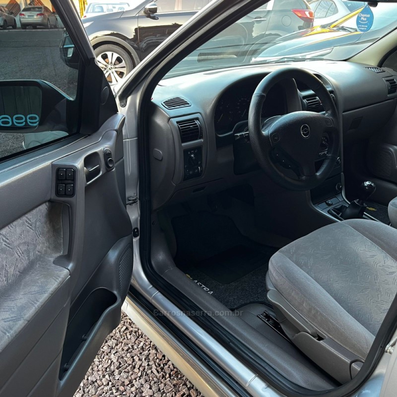 ASTRA 2.0 MPFI EXPRESSION SEDAN 8V GASOLINA 4P MANUAL - 2002 - LAJEADO