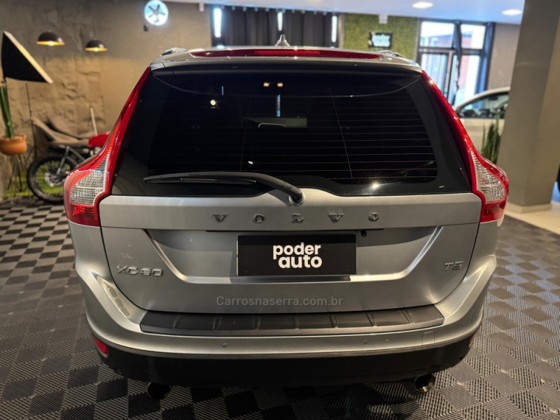 XC60 2.0 T5 DYNAMIC FWD TURBO GASOLINA 4P AUTOMÁTICO - 2011 - FARROUPILHA