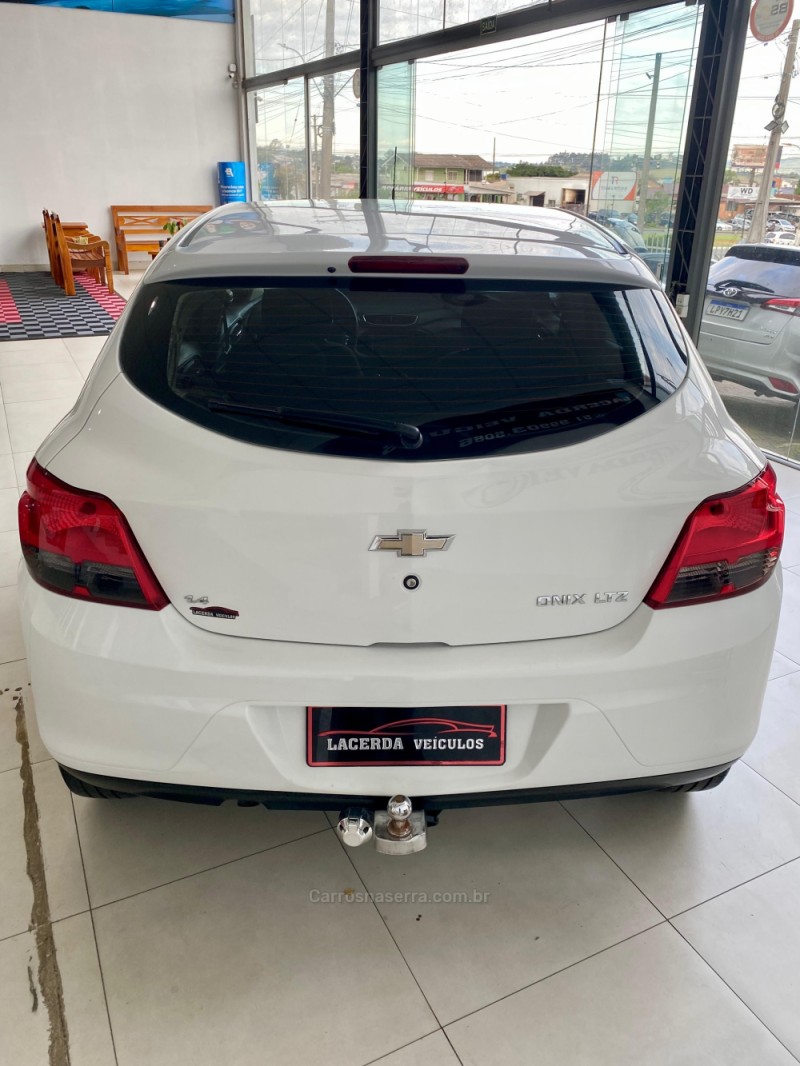 ONIX 1.4 MPFI LTZ 8V FLEX 4P MANUAL - 2015 - TAQUARA