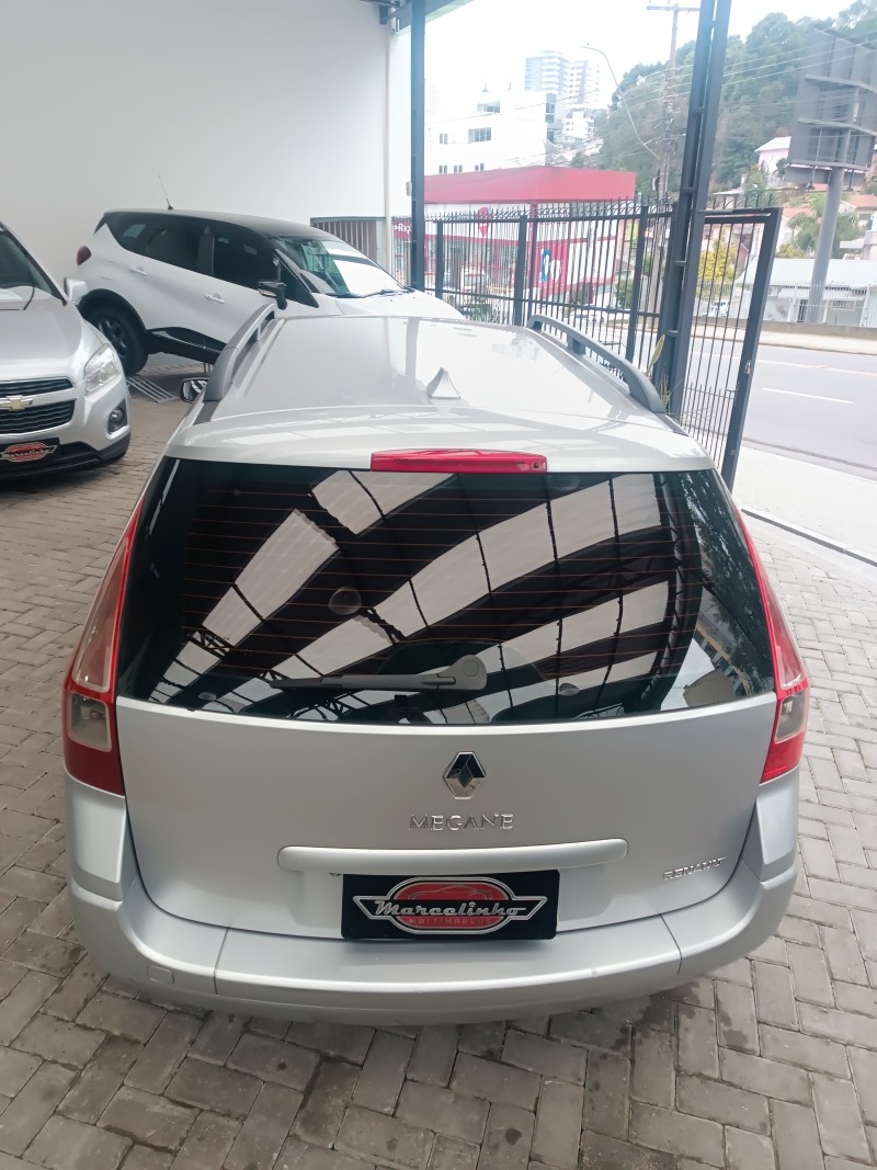 MÉGANE 1.6 DYNAMIQUE 16V FLEX 4P MANUAL - 2011 - CAXIAS DO SUL