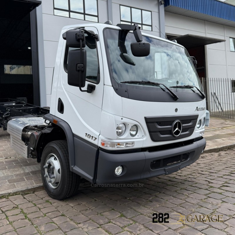 ACCELO 1017 4X2 - 2025 - FARROUPILHA