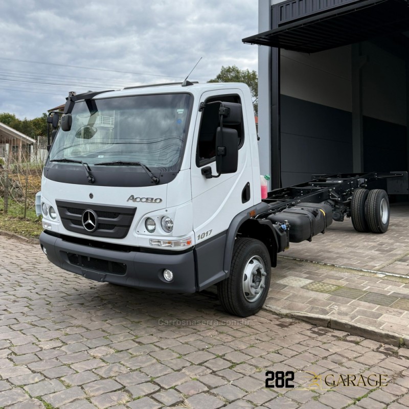 ACCELO 1017 4X2 - 2025 - FARROUPILHA
