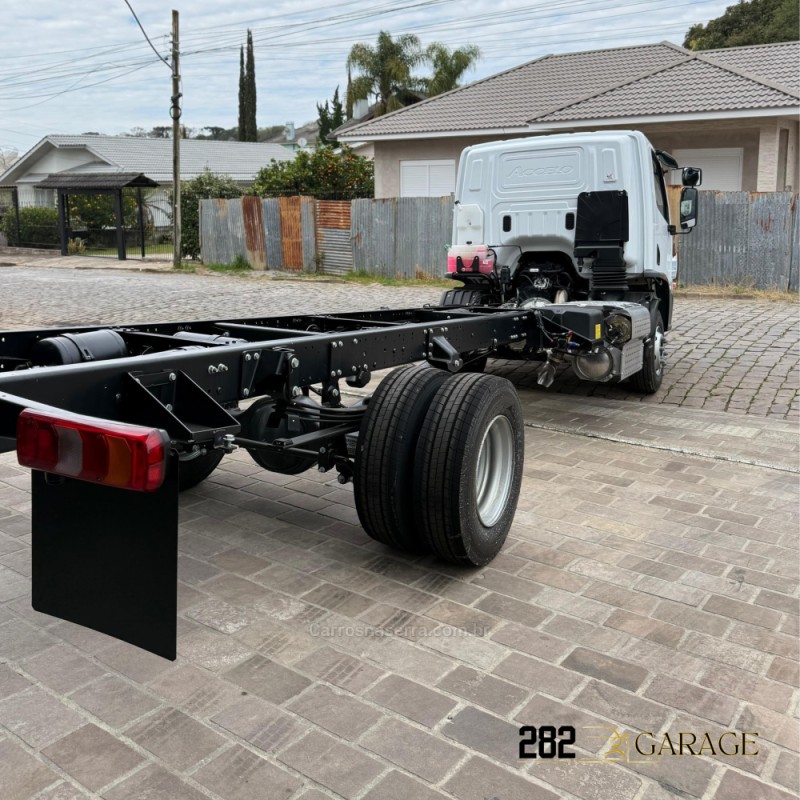 ACCELO 1017 4X2 - 2025 - FARROUPILHA