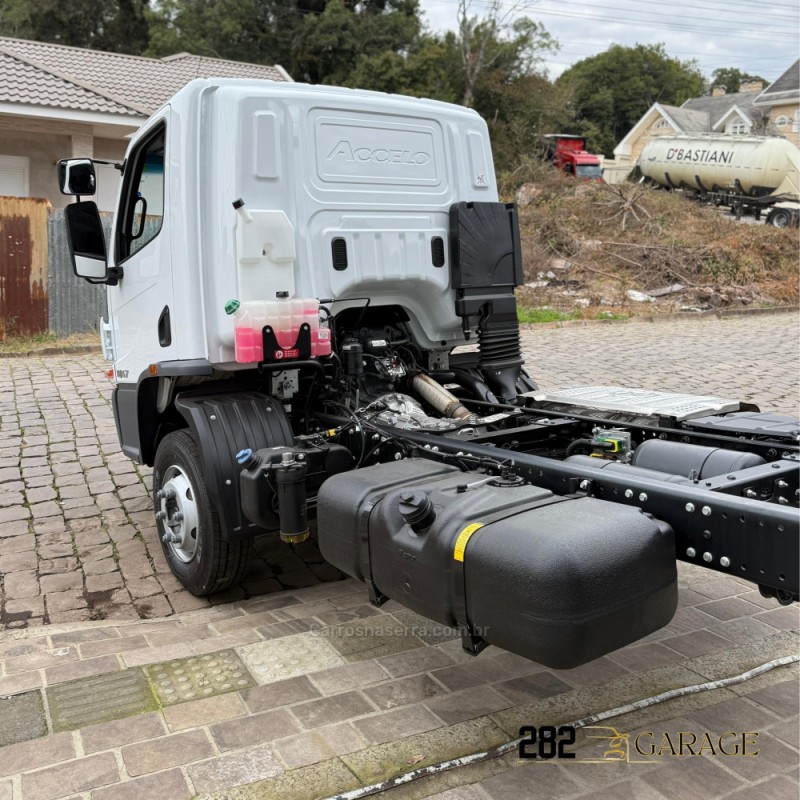 ACCELO 1017 4X2 - 2025 - FARROUPILHA