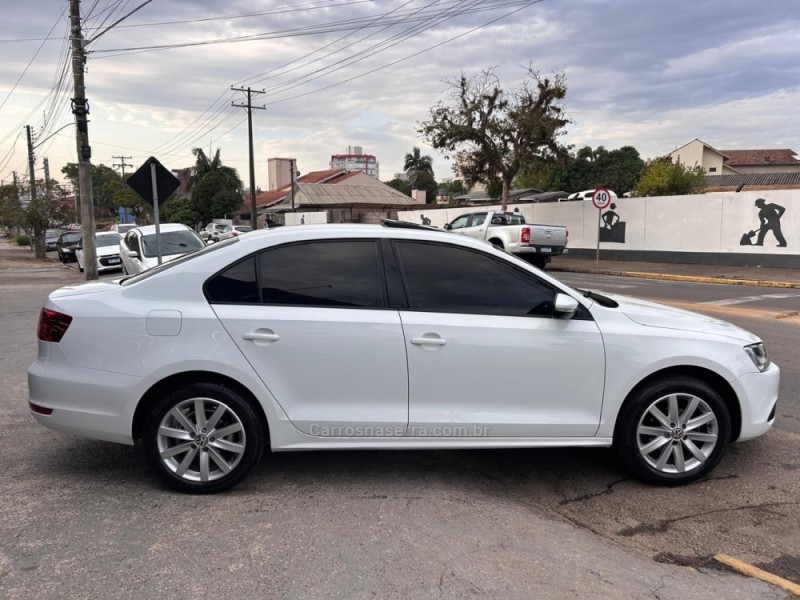 JETTA 2.0 COMFORTLINE FLEX 4P TIPTRONIC - 2014 - VENâNCIO AIRES