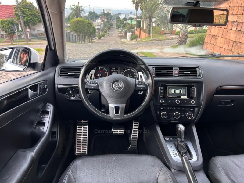 JETTA 2.0 COMFORTLINE FLEX 4P TIPTRONIC - 2014 - VENâNCIO AIRES