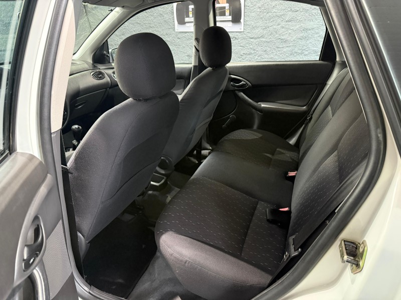 FOCUS 1.6 GL 8V GASOLINA 4P MANUAL - 2004 - FARROUPILHA