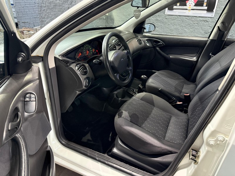 FOCUS 1.6 GL 8V GASOLINA 4P MANUAL - 2004 - FARROUPILHA