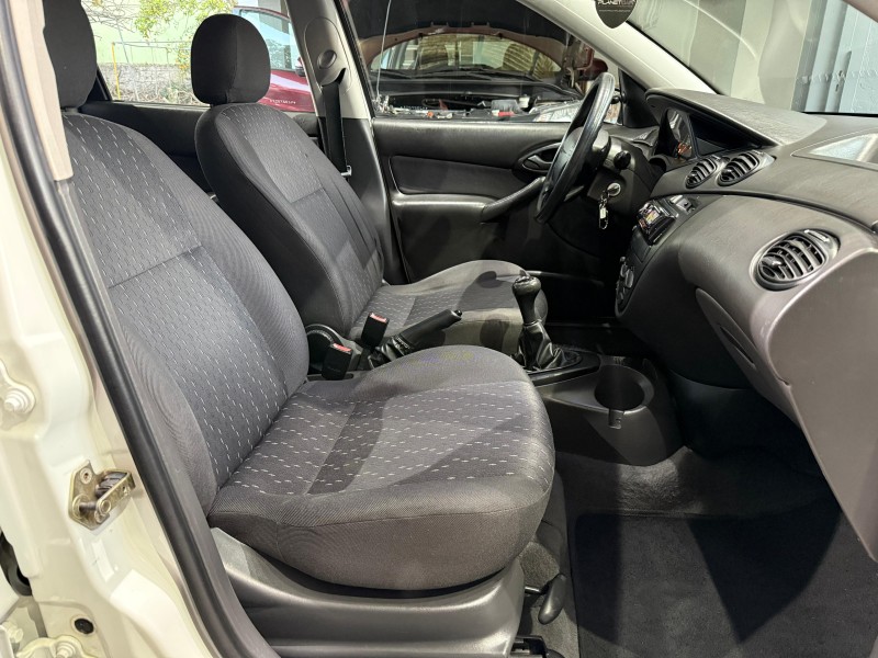 FOCUS 1.6 GL 8V GASOLINA 4P MANUAL - 2004 - FARROUPILHA