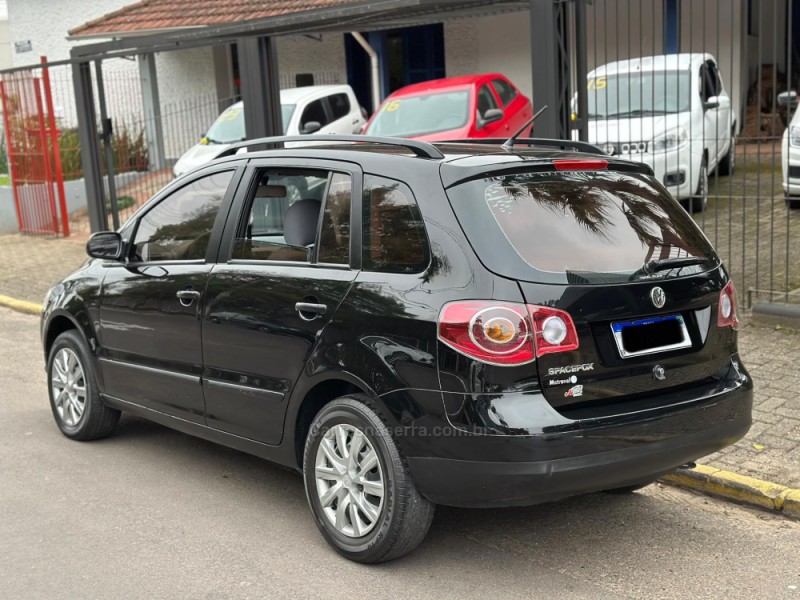 SPACEFOX 1.6 MI 8V FLEX 4P MANUAL - 2010 - PAROBé
