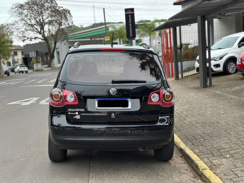 SPACEFOX 1.6 MI 8V FLEX 4P MANUAL - 2010 - PAROBé