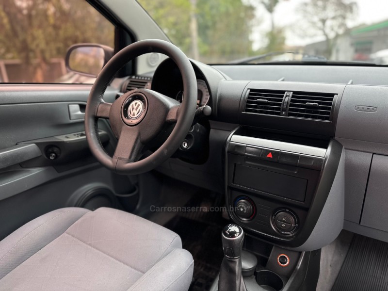 SPACEFOX 1.6 MI 8V FLEX 4P MANUAL - 2010 - PAROBé