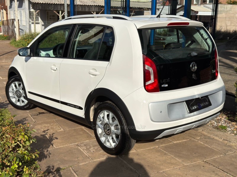 UP 1.0 TSI CROSS 12V FLEX 4P MANUAL - 2017 - LAGOA VERMELHA