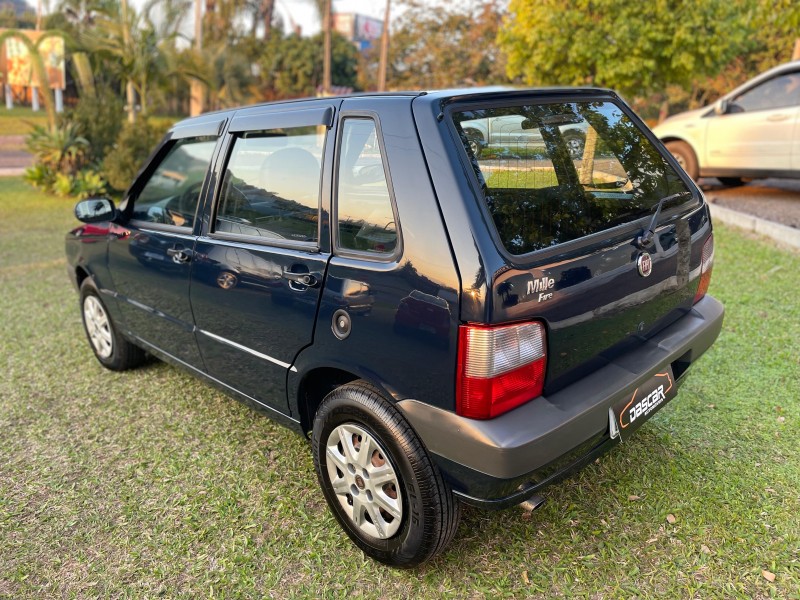 UNO 1.0 MPI MILLE FIRE ECONOMY 8V FLEX 4P MANUAL - 2010 - BOM PRINCíPIO