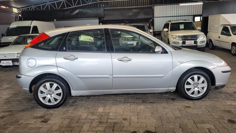 FOCUS 2.0 GHIA 16V GASOLINA 4P AUTOMÁTICO - 2004 - GARIBALDI