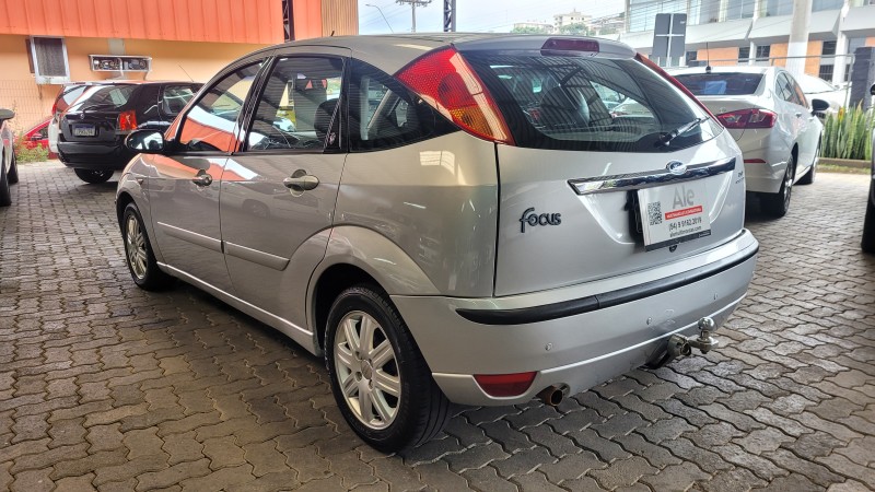 FOCUS 2.0 GHIA 16V GASOLINA 4P AUTOMÁTICO - 2004 - GARIBALDI