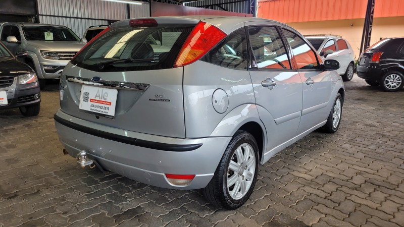 FOCUS 2.0 GHIA 16V GASOLINA 4P AUTOMÁTICO - 2004 - GARIBALDI