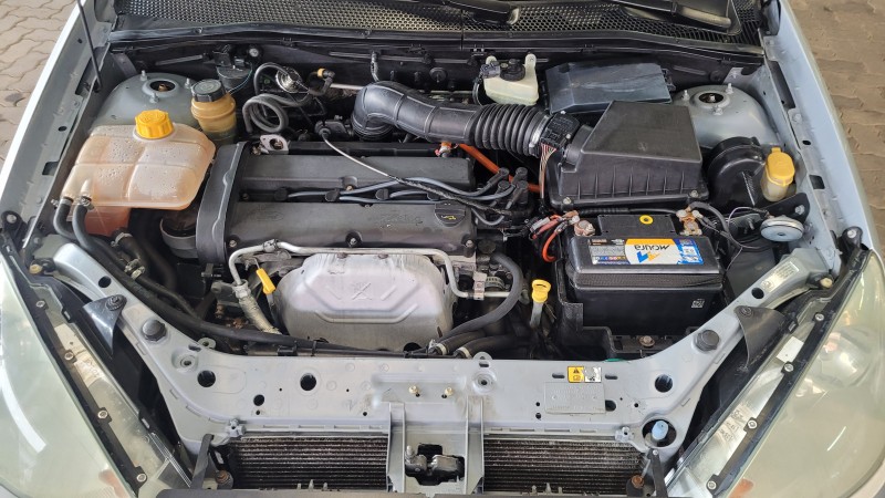 FOCUS 2.0 GHIA 16V GASOLINA 4P AUTOMÁTICO - 2004 - GARIBALDI