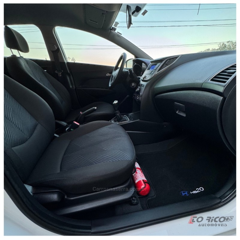 HB20 1.6 COMFORT PLUS 16V FLEX 4P MANUAL - 2015 - CAMPO BOM