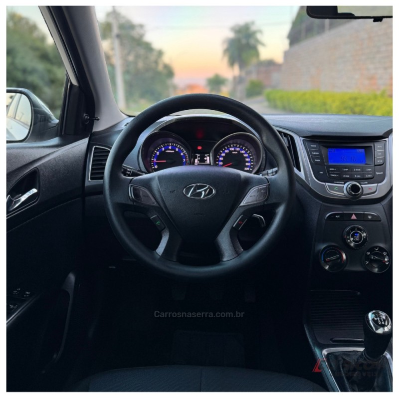 HB20 1.6 COMFORT PLUS 16V FLEX 4P MANUAL - 2015 - CAMPO BOM