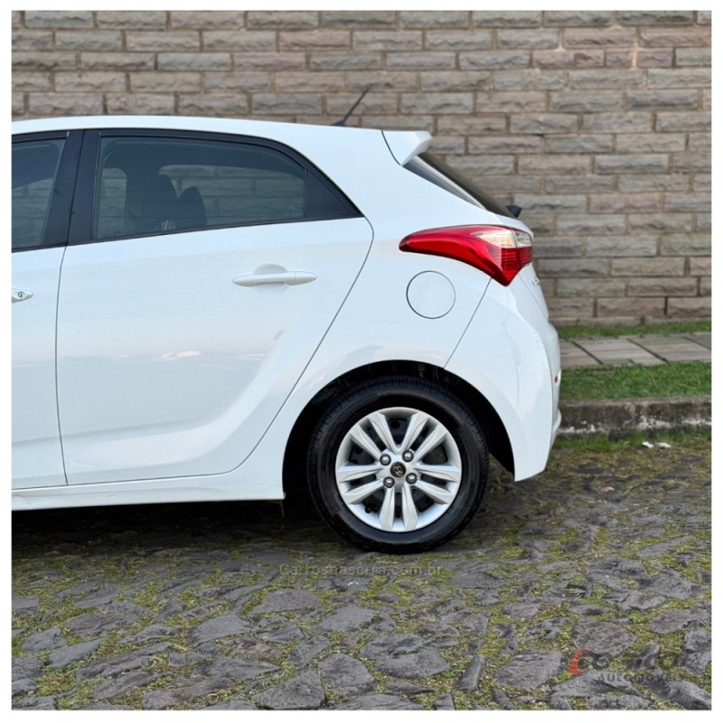 HB20 1.6 COMFORT PLUS 16V FLEX 4P MANUAL - 2015 - CAMPO BOM