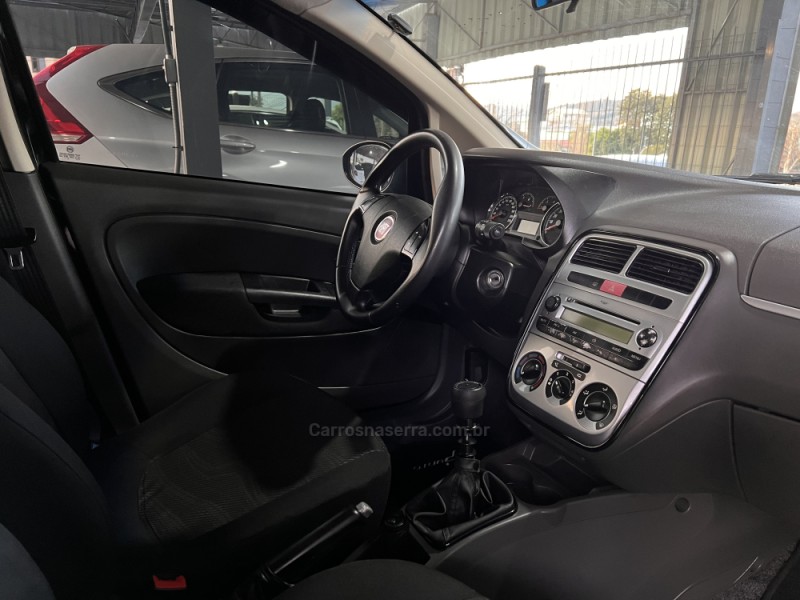 PUNTO 1.4 ELX 8V FLEX 4P MANUAL - 2010 - BOM PRINCíPIO