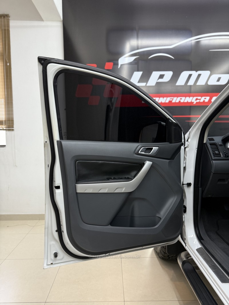 RANGER 3.2 LIMITED PLUS 4X4 CD 20V DIESEL 4P AUTOMÁTICO - 2014 - FARROUPILHA